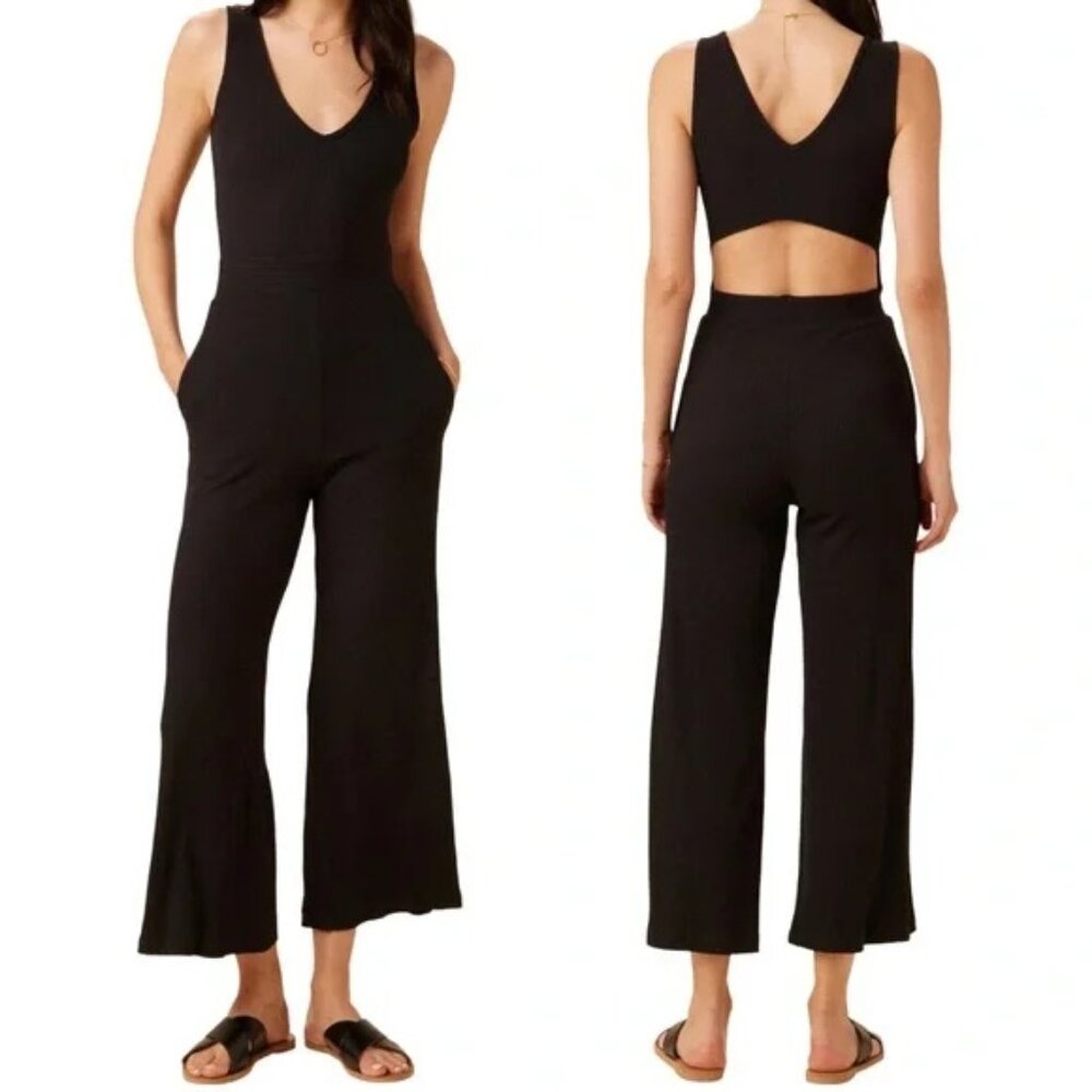 Amour Vert Classic Black V-Neck Jumpsuit